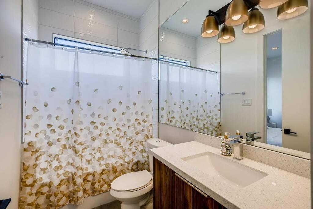 4 Story Home Mins To Downtown Houston With City Views Ngoại thất bức ảnh