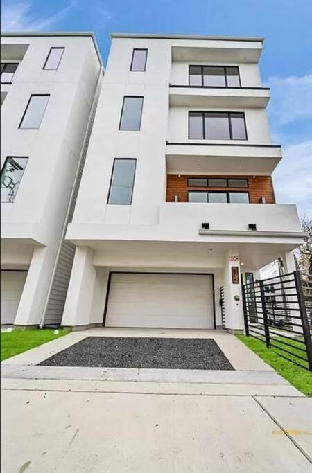 4 Story Home Mins To Downtown Houston With City Views Ngoại thất bức ảnh