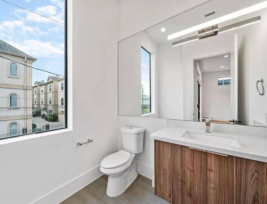 4 Story Home Mins To Downtown Houston With City Views Ngoại thất bức ảnh