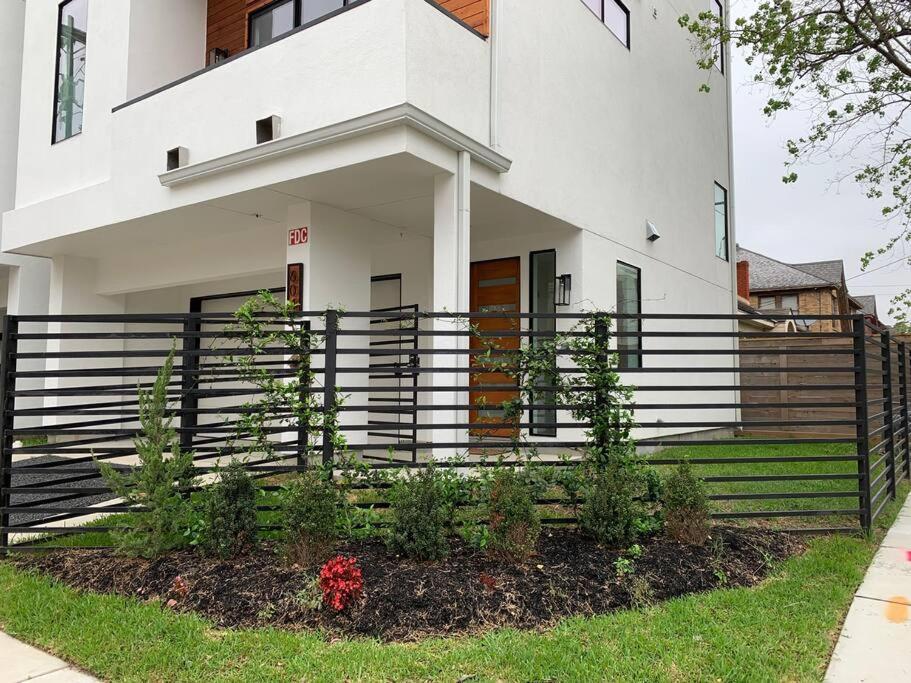 4 Story Home Mins To Downtown Houston With City Views Ngoại thất bức ảnh